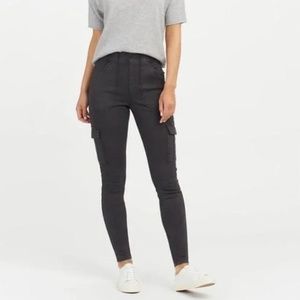 Spanx Stretch Twill Ankle Cargo Pant - Washed Black